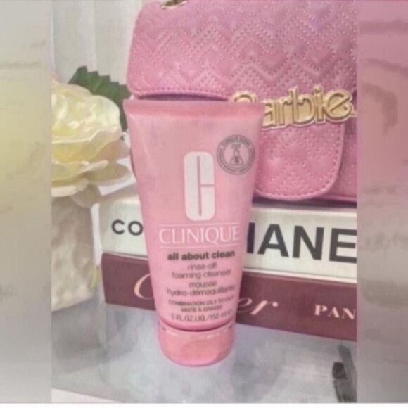 Clinique Pink and Pink Skincare - Picture 3 of 8